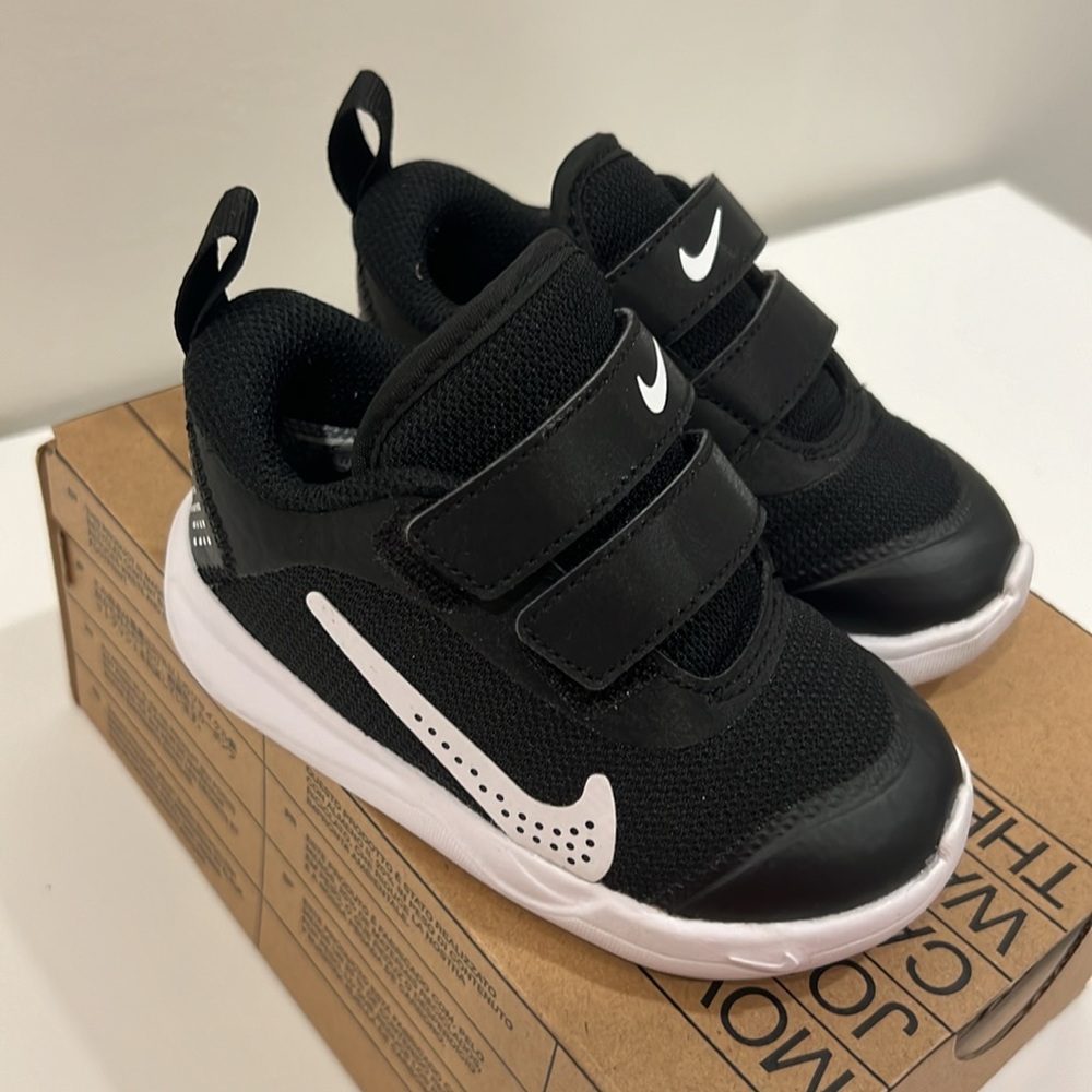 Nike Omni Multi-Court Sneakers